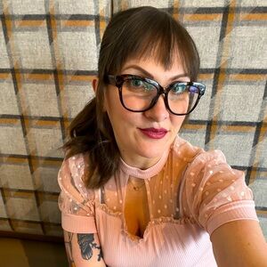 Meet your Posher, Ashley